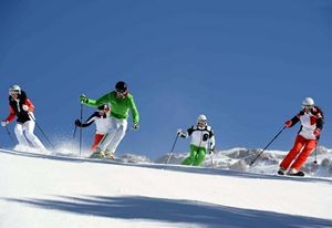 sciatori sulle piste di Folgaria