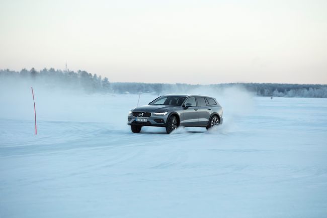 Volvo V60 Cross Country T5 Test Drive sulla neve