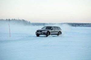 Volvo V60 Cross Country T5 Test Drive sulla neve
